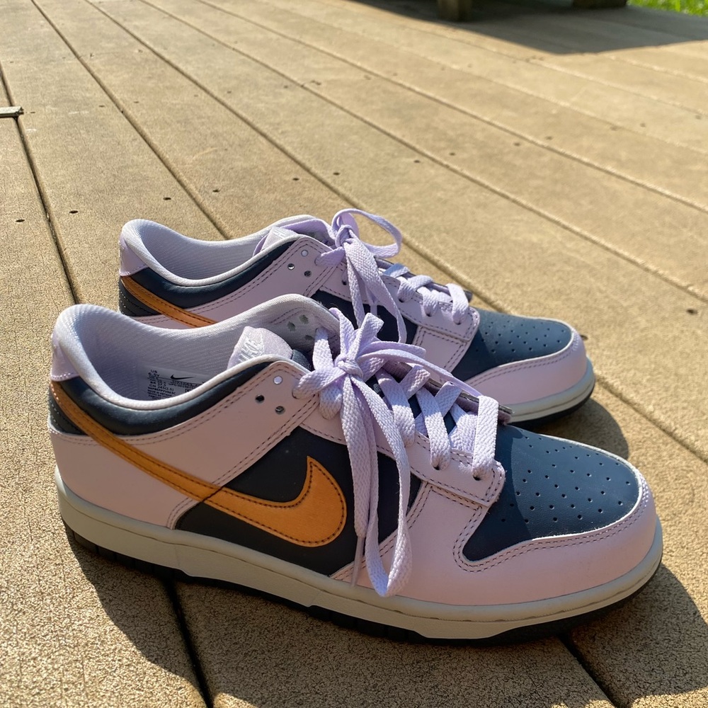 New Nike low dunks never worn, Size - Men’s 6.5 Women’s 8